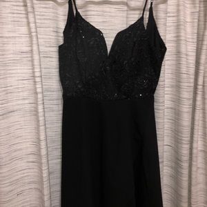 Gorgeous mid thigh dressy/formal